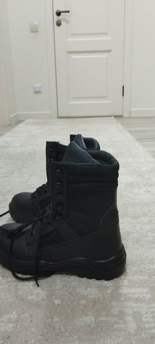 Продам коженные летние берцы 40 размера.