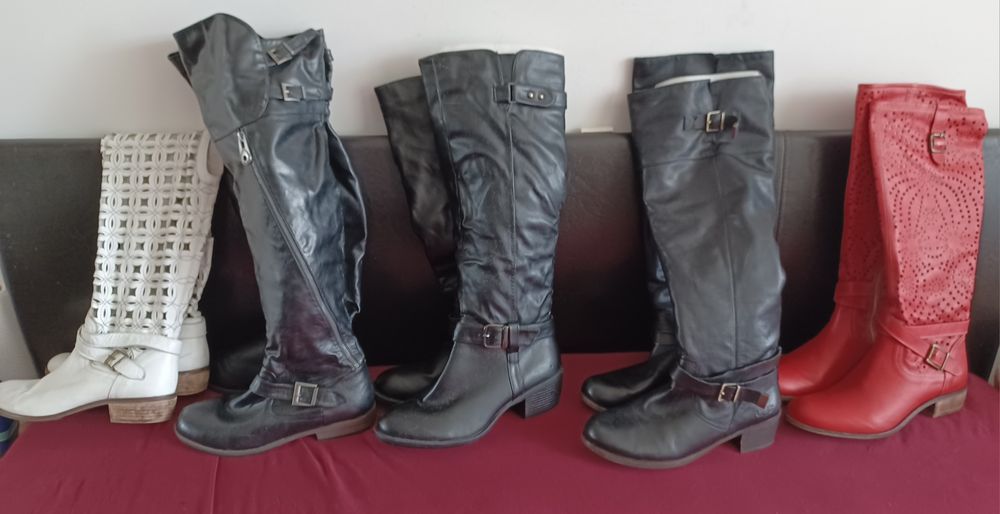 Дамски черни и червени  ботушки номер 39-40