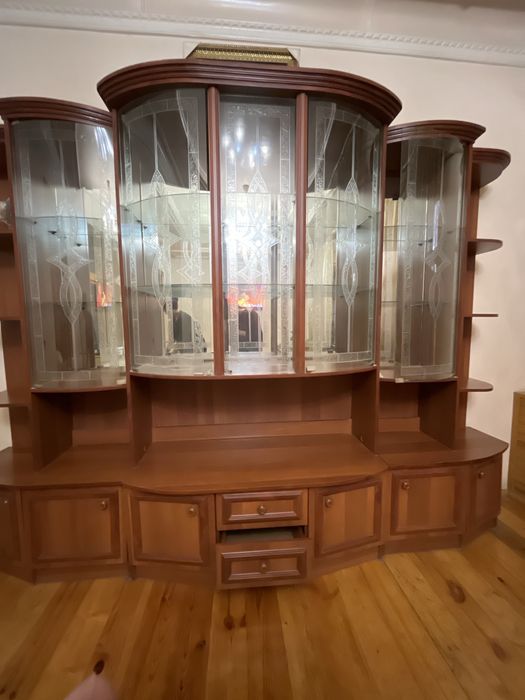 Сервант, торг уместен.