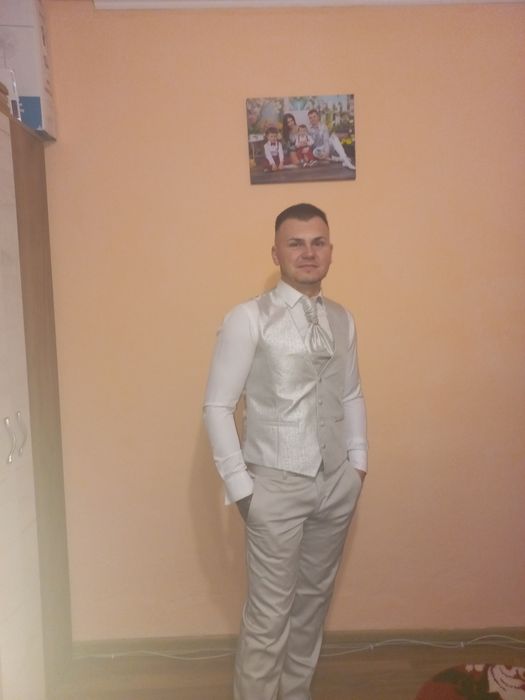 Costum Mire ,purtat o singura data