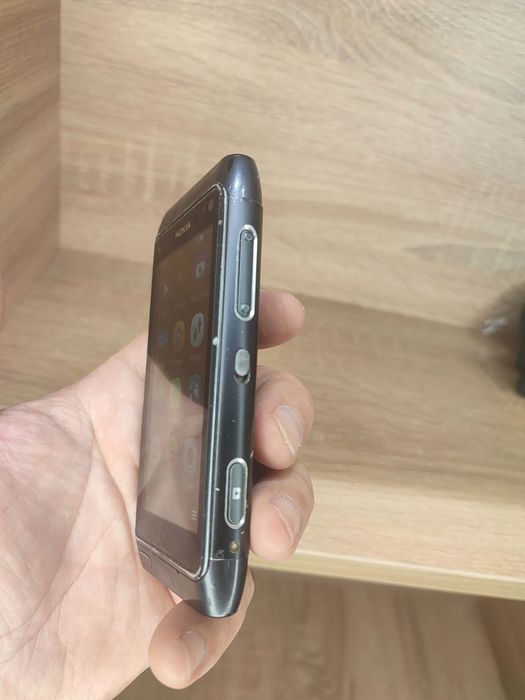 Телефон Nokia N8