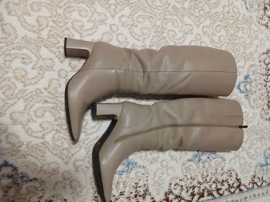 Продам демисезонные сапоги