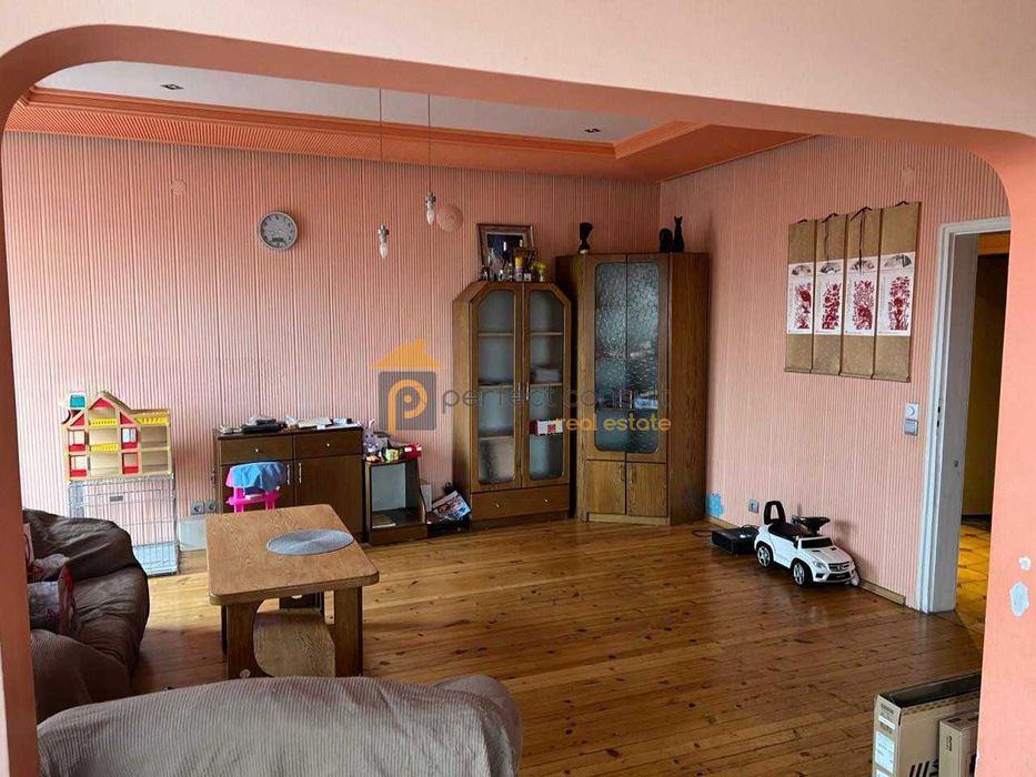 Дава се под наем Тристаен апартамент в Пловдив, Христо Смирненски - 146 кв.м за 350 € - Снимка #1