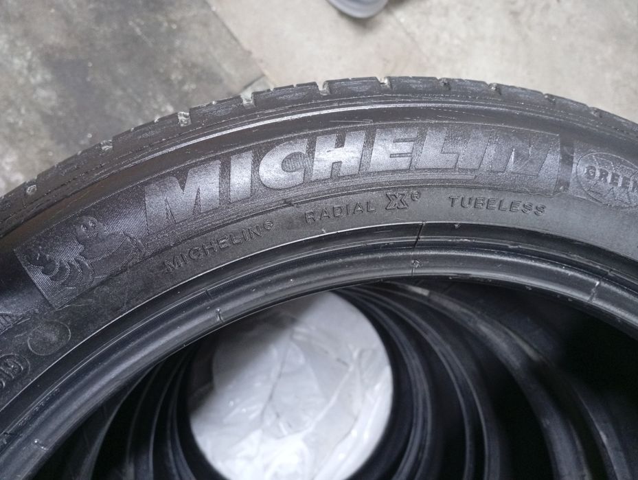 MICHELIN 245/45 R18