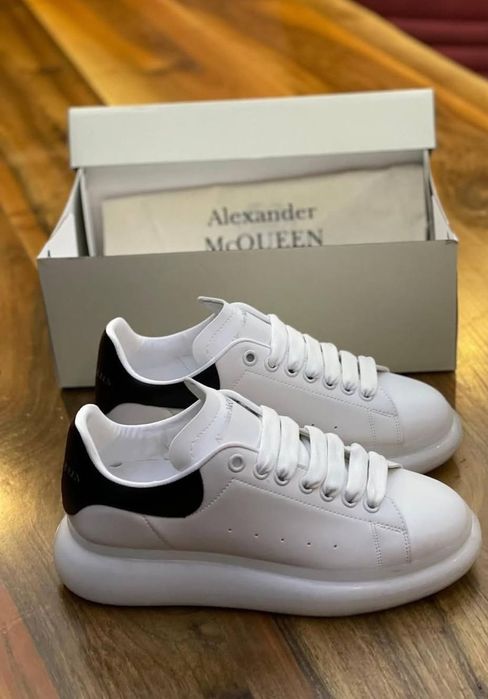 Нови обувки Alexander McQueen