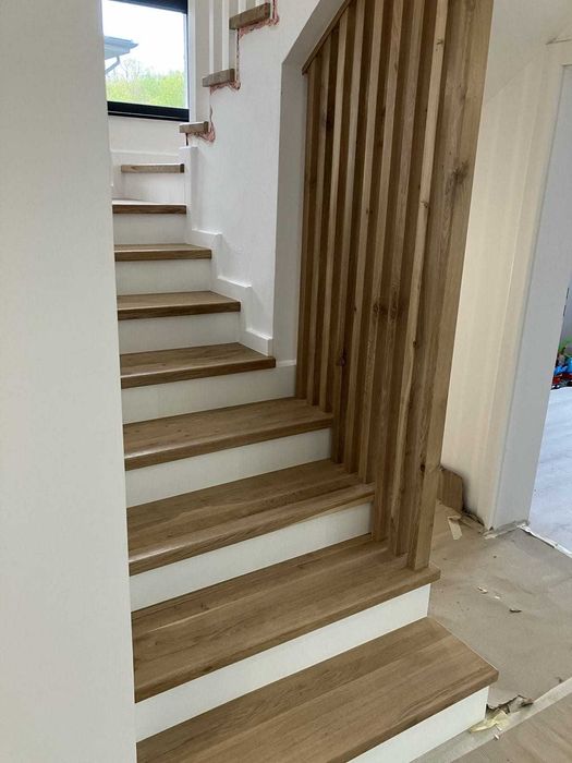 Trepte, contratrepte, balustrade lemn masiv