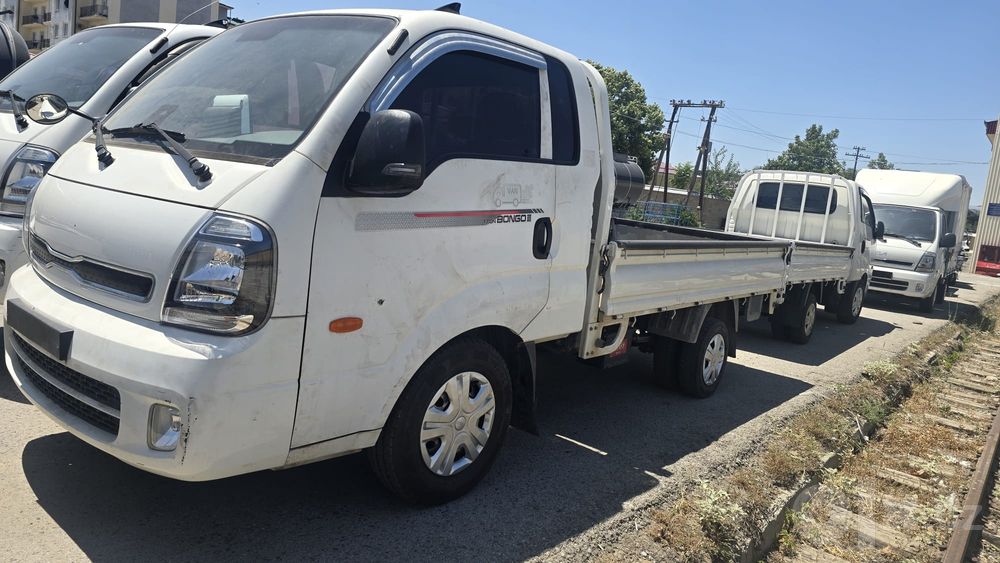 KIA bongo sotiladi