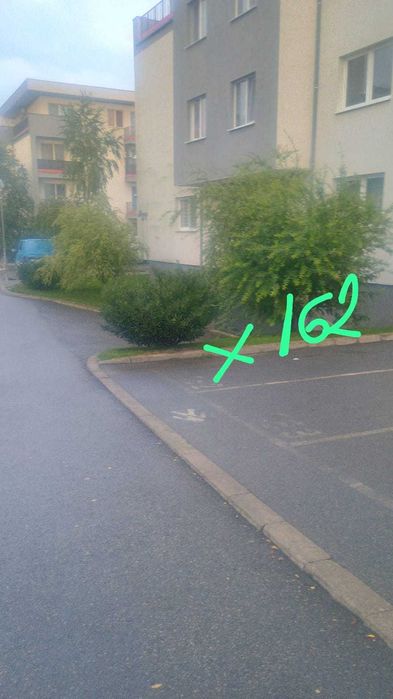 Închiriez loc de parcare auto