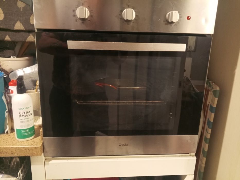 Срочно продам  электрический духовой шкаф Whirlpool