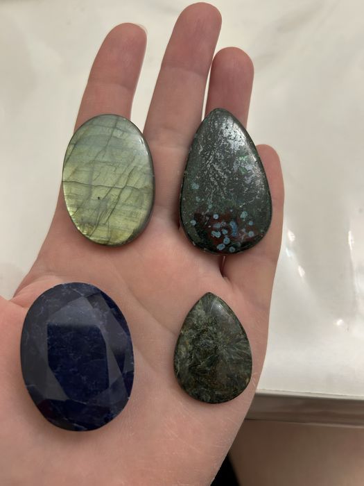 Натуральные камни Лабрадориты