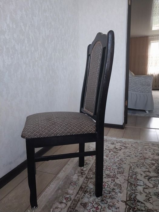 Стол и стулья новый