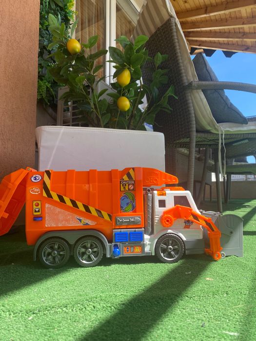 Полицейският камион на Чейс , Боклуджийски камион