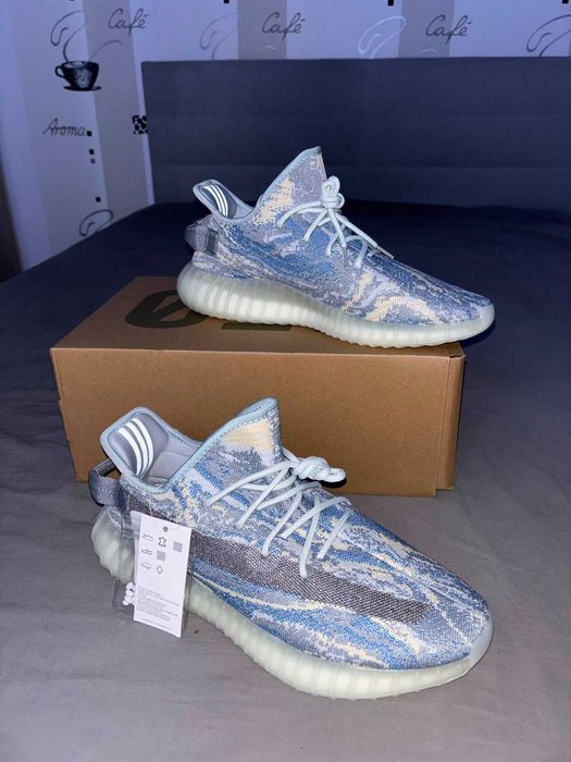 Yeezy 350 v2 Black/White/Blue/gray