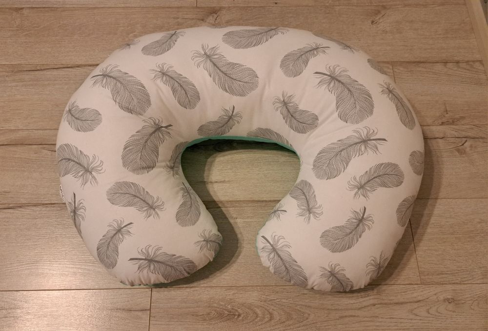 Pernă multifuncţională pentru alăptare şi bebe Kidizi Celia Mint Feathers