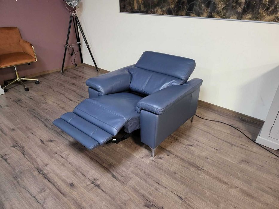 Син кожен фотьойл с електрически релаксиращ механизъм