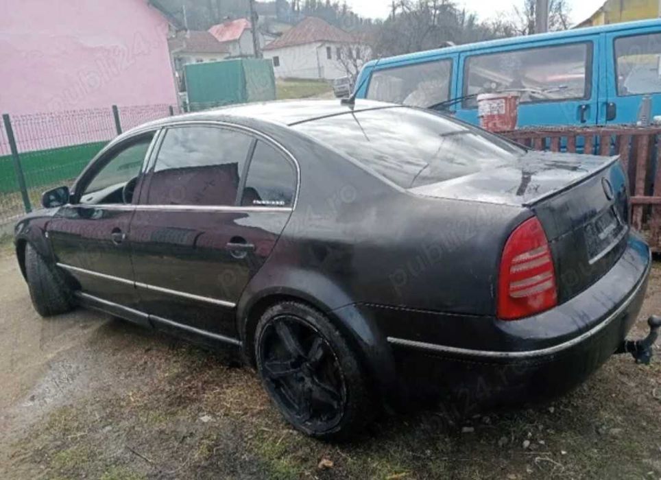 Vând mașină ieftin