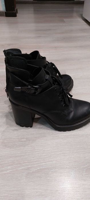 Осенние ботинки 39 размера