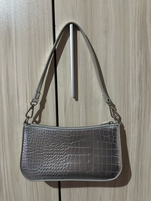 Малка сребриста чанта