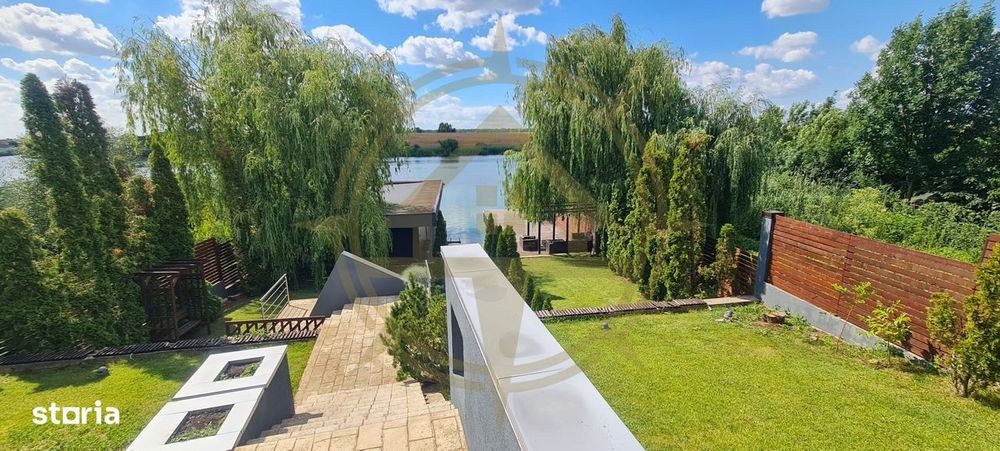 Dom00343 - vila luxurianta la lac cu ponton si casa de barca snagov