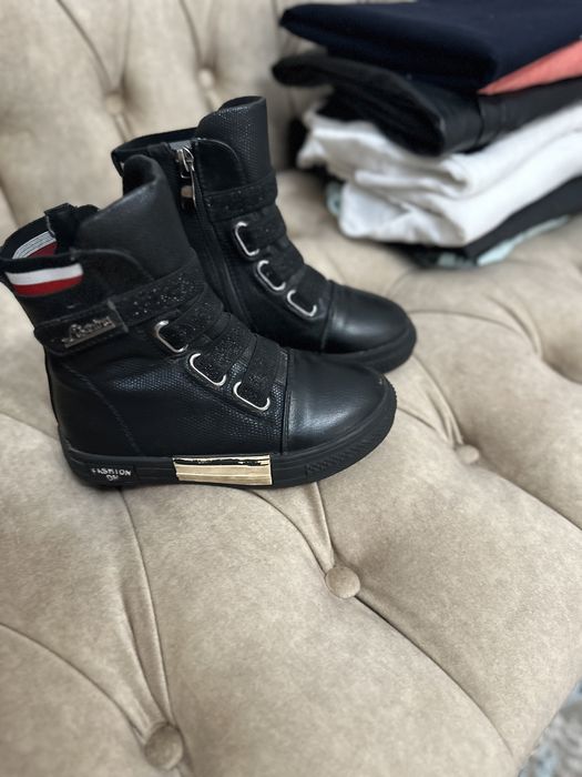 Продам обувь для девочки