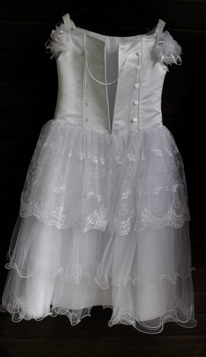 Rochie albă, reglabilă 8-11 ani.