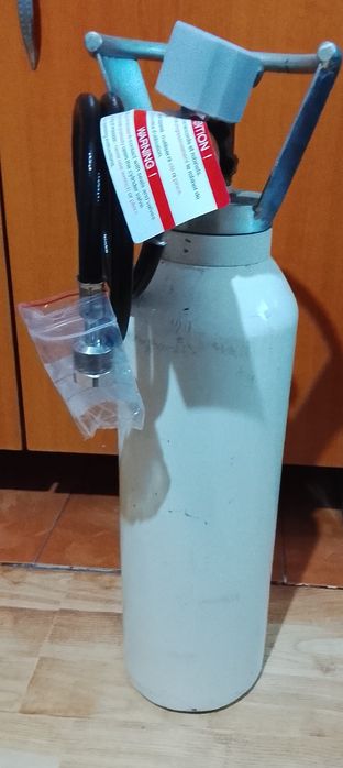 Vând butelie de 5L și regulator pentru Oxigen medical