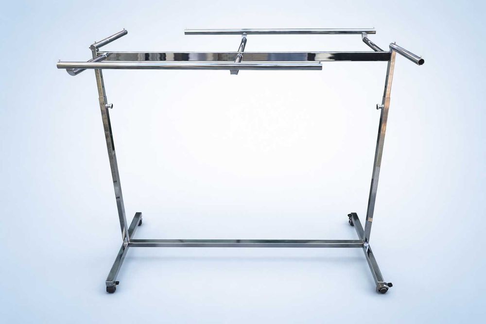 чисто нов щендер за дрехи