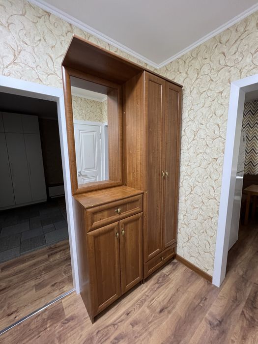 Продается коридорный шкаф