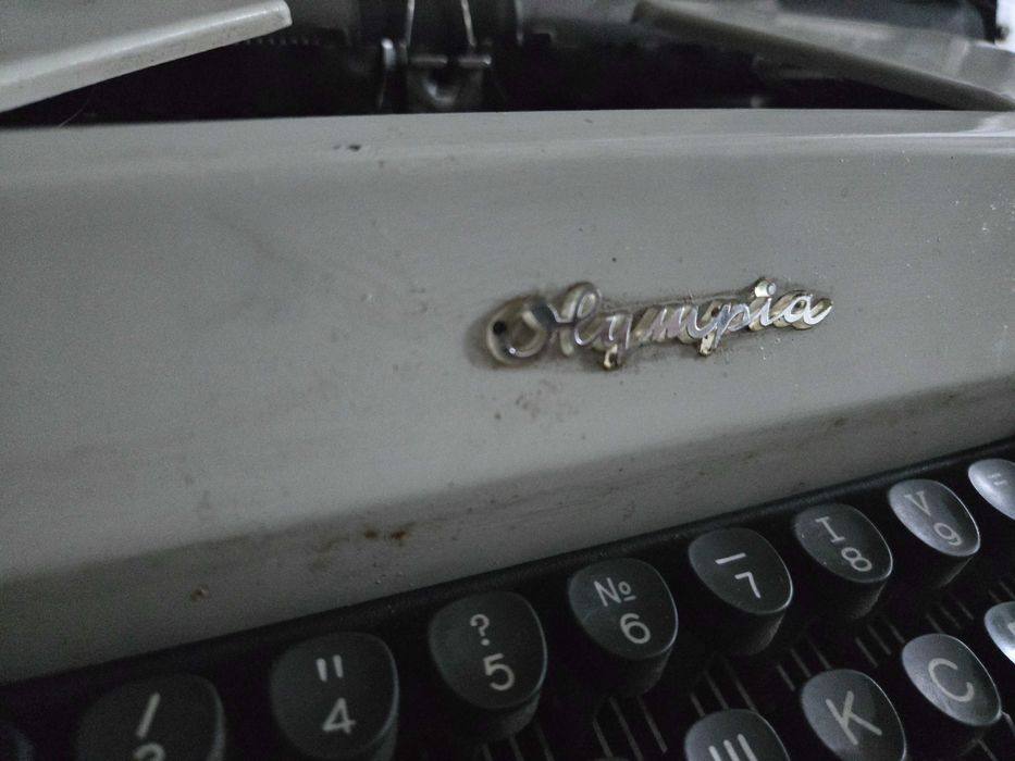 Olympia пишеща машина запазена
