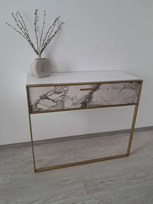 Consola comoda dormitor