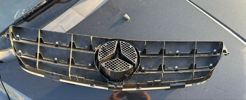 Grila fata , Mercedes-Benz CLK W209 , cod A2098800223