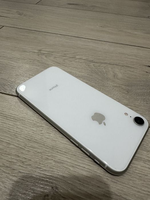 Продам Айфон XR 128