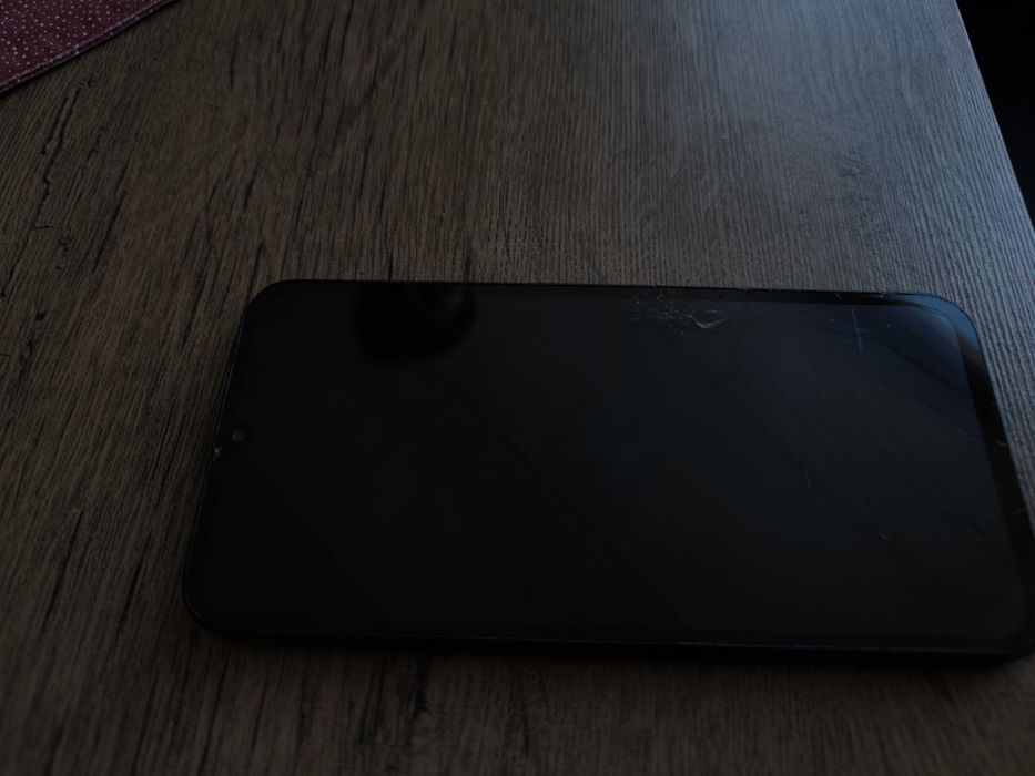 Samsung Galaxy A34 5G – funcțional – ecran spart