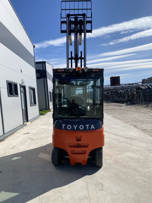 Stivuitor electric Toyota