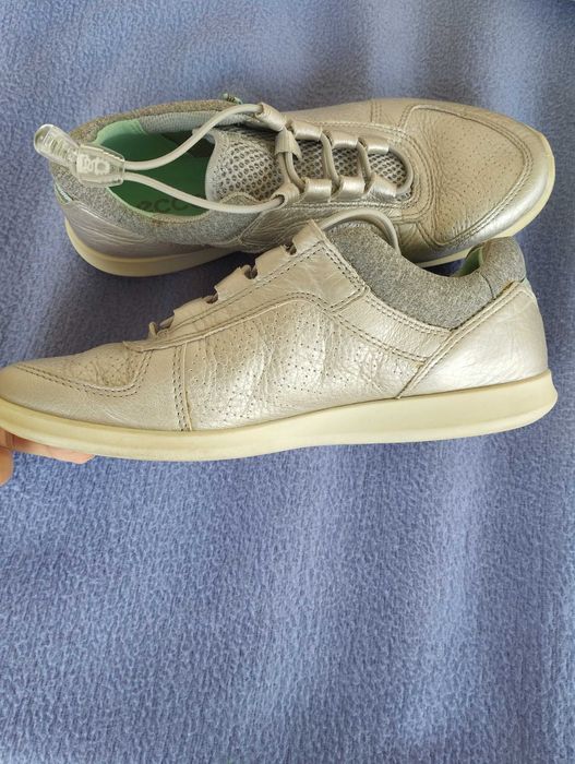 Skechers и ecco  номер 36.