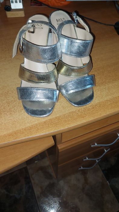 Pantofi de gala și sandale