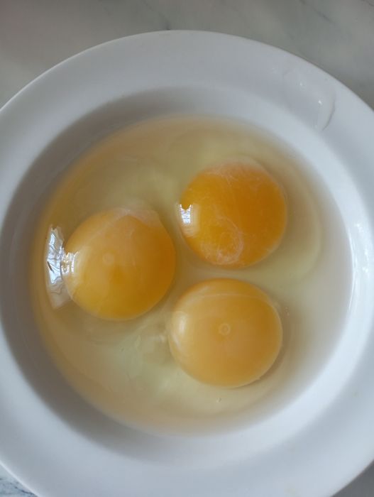 Домашние куриные яйца