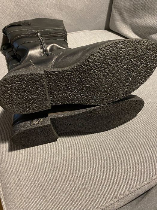 Cizme negre din piele