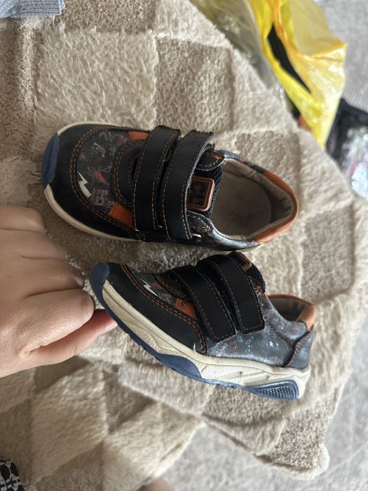 Детские кроссовки