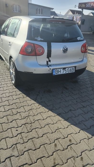 De vânzare golf 5 16 benzina 102.cai mpi sau schimb