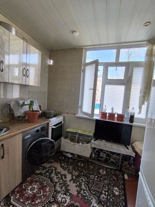 Дом 2 комнатная ( 2 этаж 4 этажного дома )