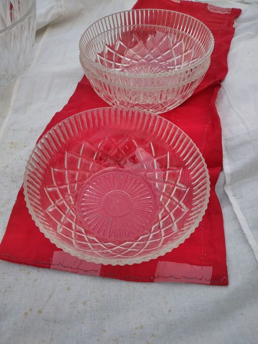 Салатницы и бокалы