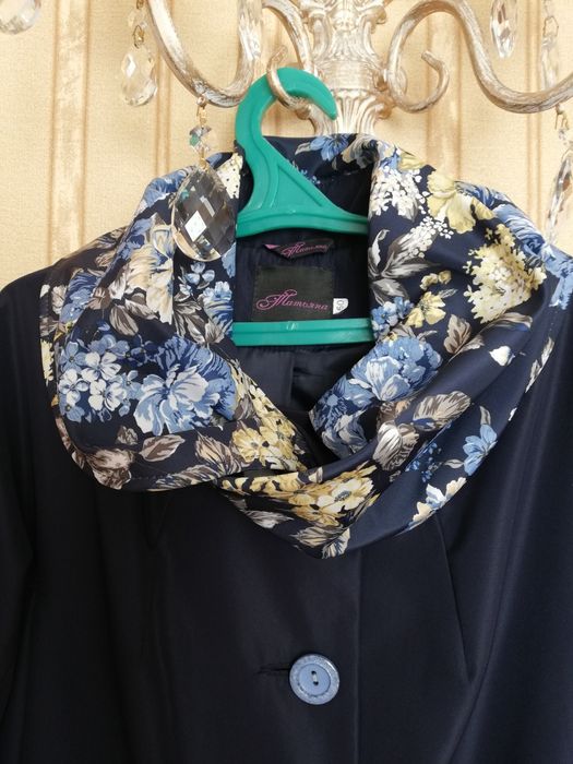 Плащ, с цветным воротником