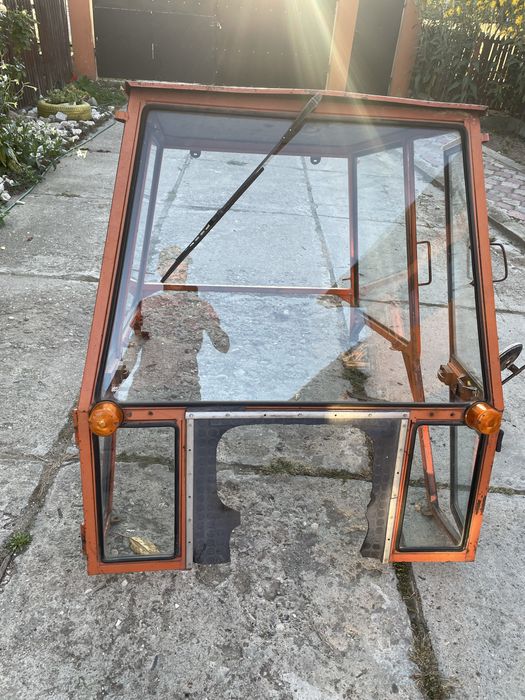 Cabina tractor cu 2 usi