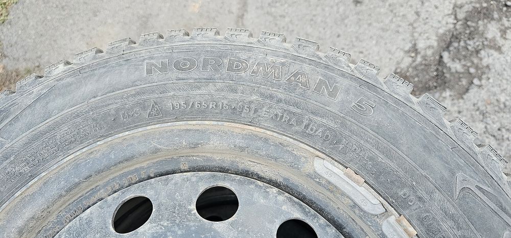 Продам диски с шинами зимними