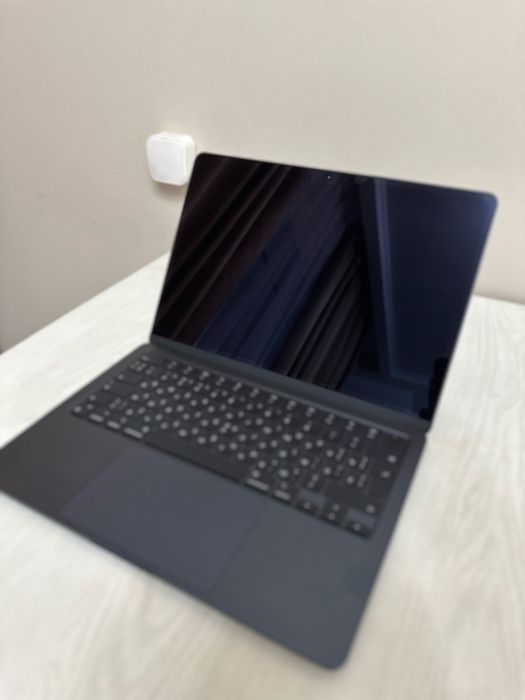 MacBook Air M2 13.6” 16GB / 256GB Midnight