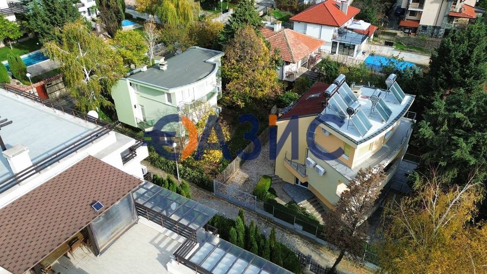 Продава се Къща в к.к. Слънчев бряг - 415 кв.м за 1100 €/кв.м - Снимка #3