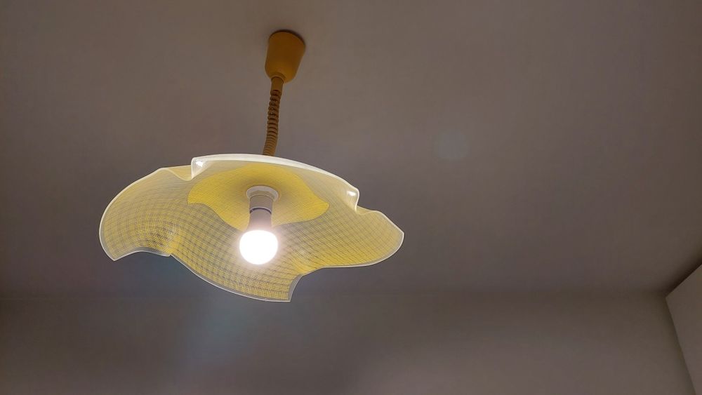 Полилей със спринг механизъм