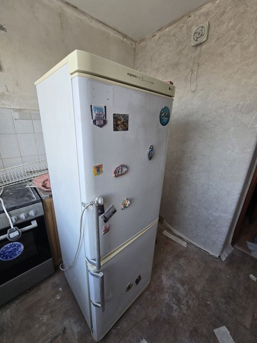 Lg холодильник ,хороший