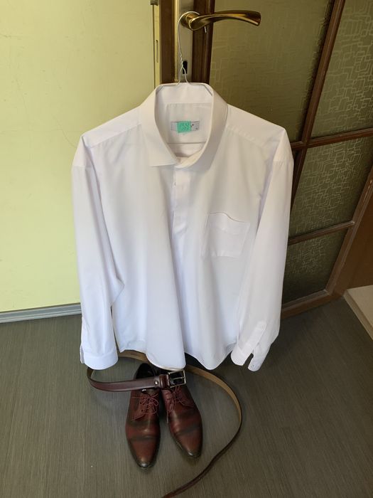 Официален костюм